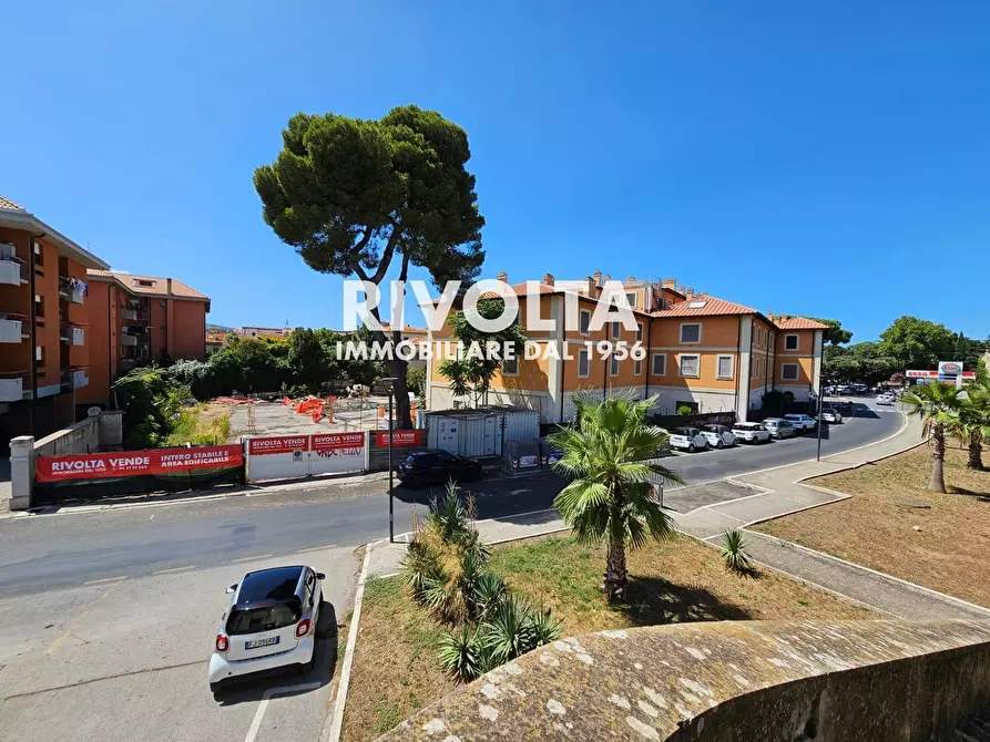 Immagine 20 di Casa indipendente in vendita  in piazza Mario Cortesini a Orbetello