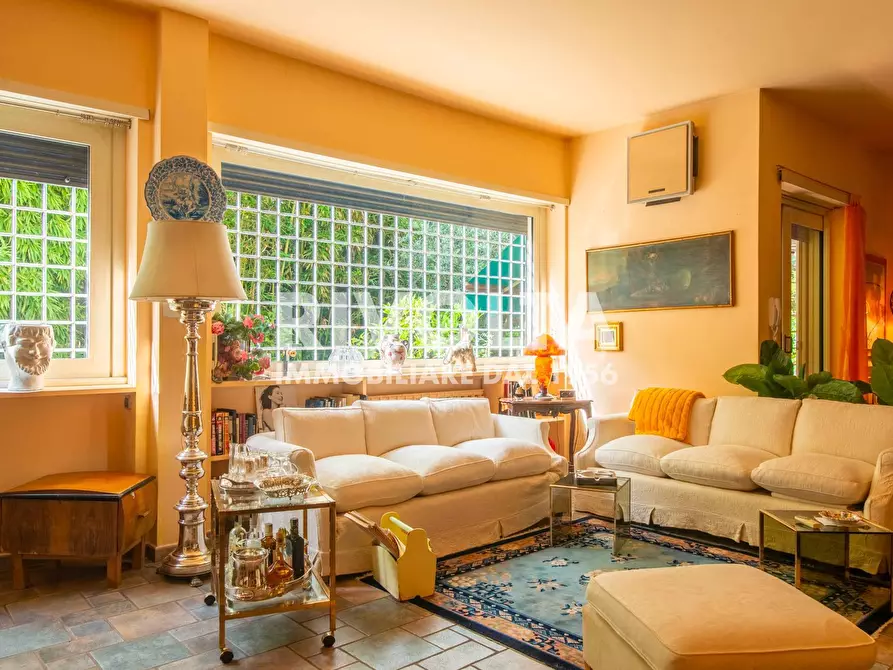 Immagine 5 di Appartamento in vendita  in Via Moena a Roma