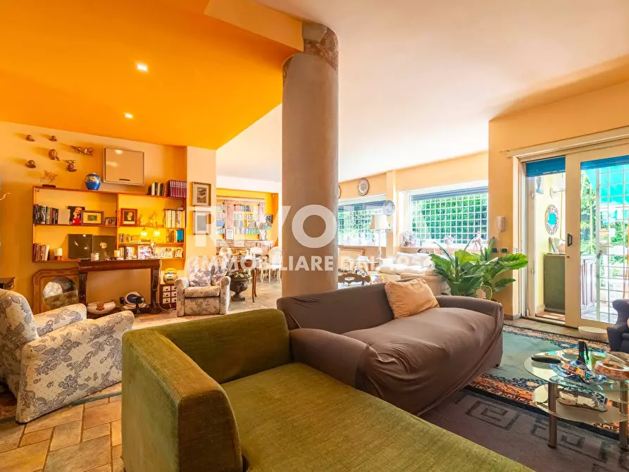 Immagine 12 di Appartamento in vendita  in Via Moena a Roma