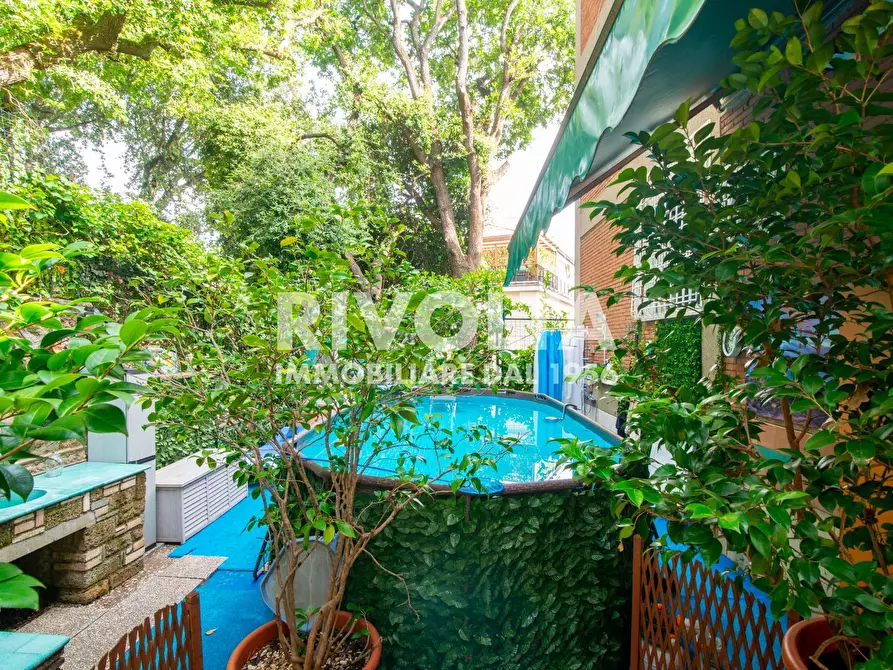 Immagine 24 di Appartamento in vendita  in Via Moena a Roma