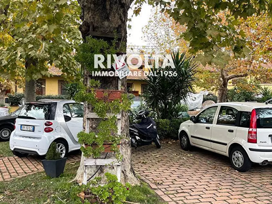 Immagine 4 di Appartamento in vendita  in via flaminia vecchia a Roma