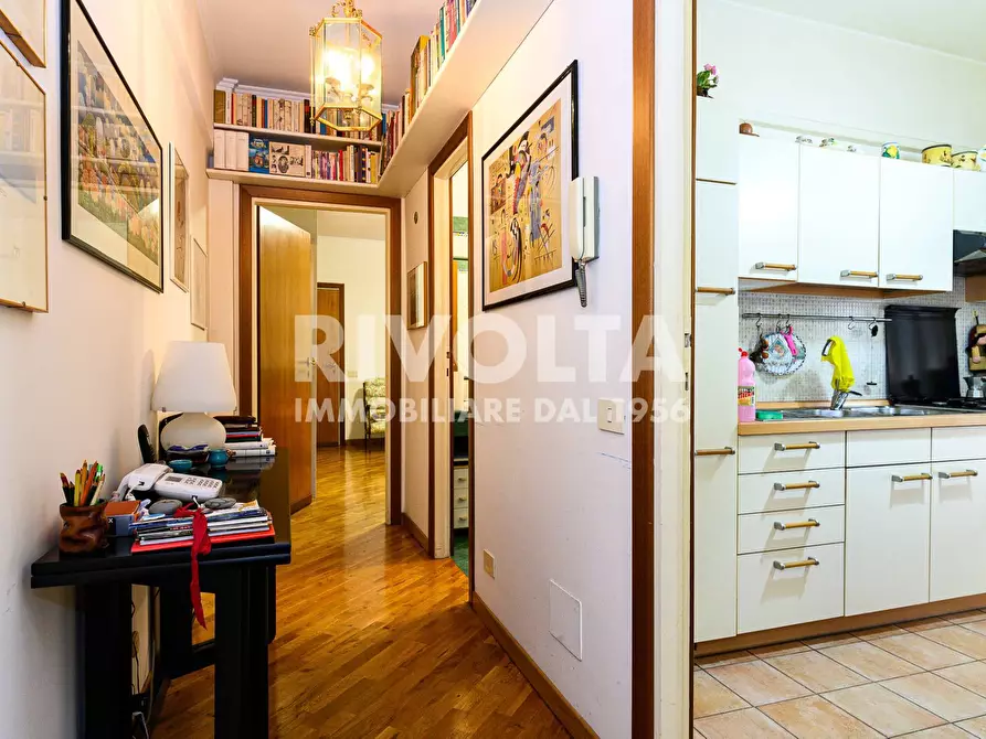 Immagine 5 di Appartamento in vendita  in Via Appia Nuova a Roma
