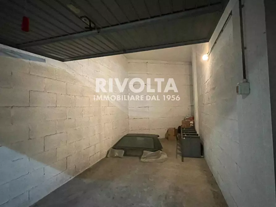 Immagine 30 di Box auto in vendita  in Via Degli Aldobrandeschi a Roma