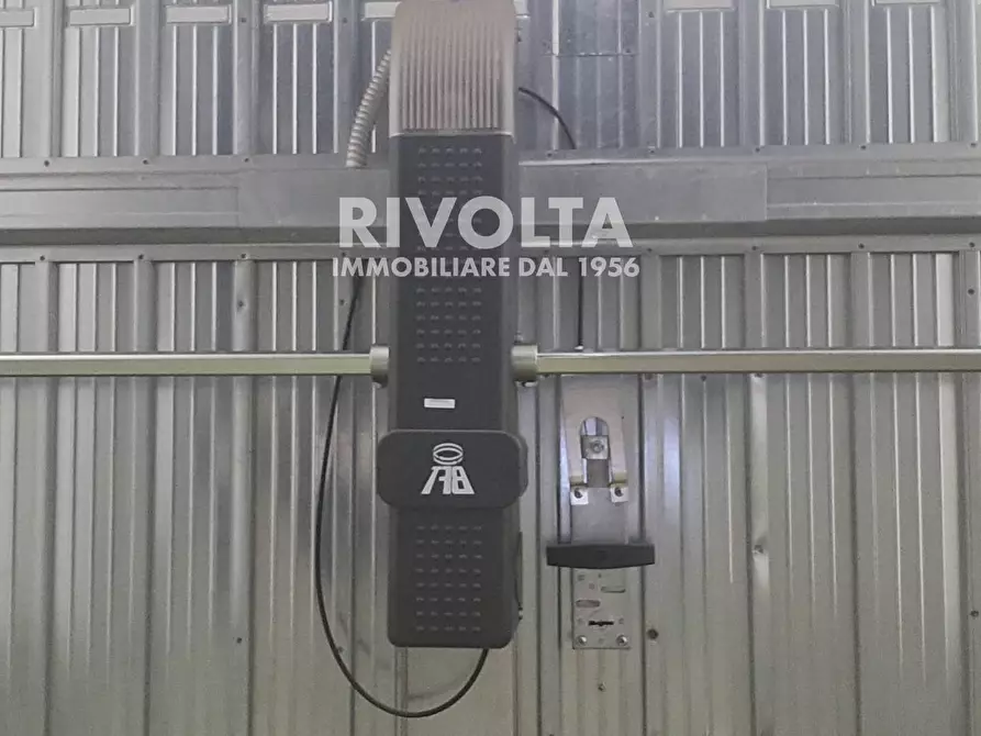 Immagine 8 di Box auto in affitto  in Via Monte Nero a Roma