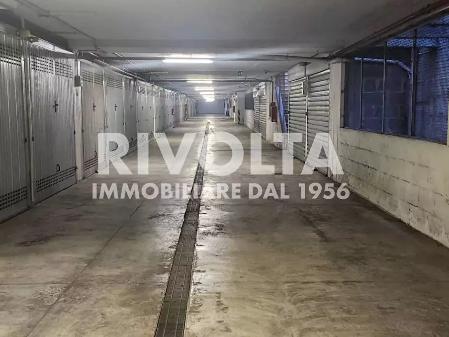 Immagine 11 di Box auto in affitto  in Via Monte Nero a Roma