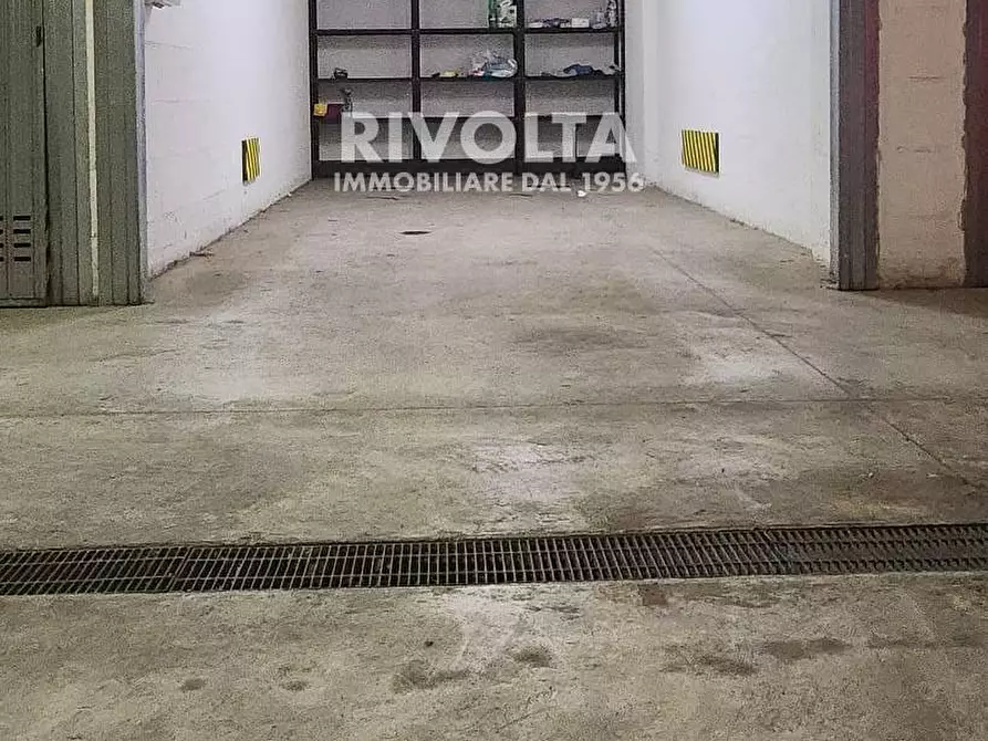 Immagine 12 di Box auto in affitto  in Via Monte Nero a Roma