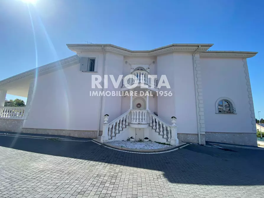 Immagine 2 di Villa in vendita  in Viale Aldo Moro a Gallicano Nel Lazio