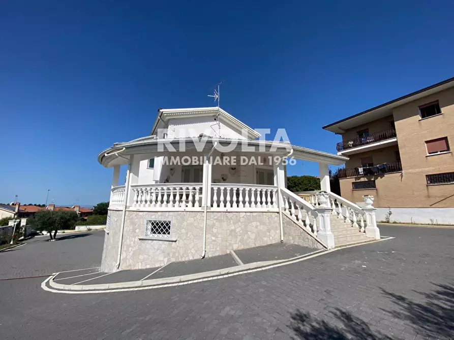 Immagine 3 di Villa in vendita  in Viale Aldo Moro a Gallicano Nel Lazio