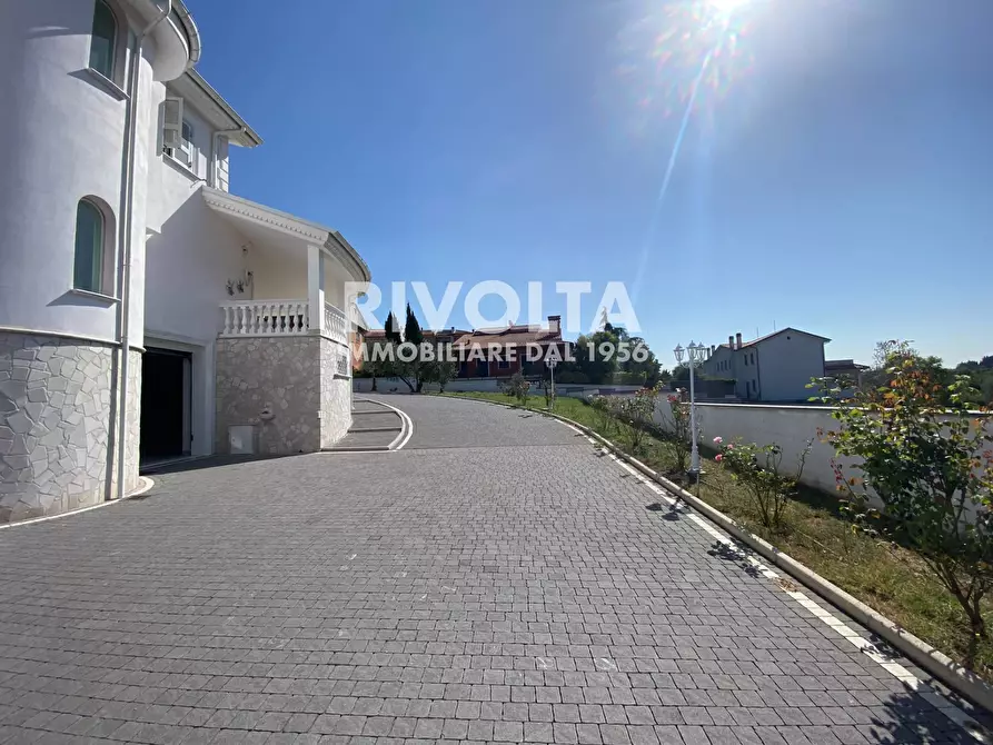 Immagine 8 di Villa in vendita  in Viale Aldo Moro a Gallicano Nel Lazio