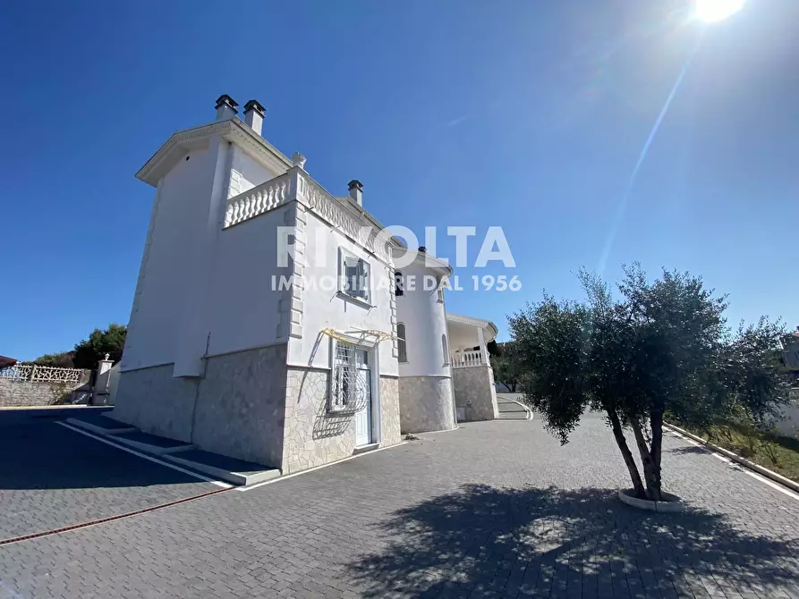 Immagine 10 di Villa in vendita  in Viale Aldo Moro a Gallicano Nel Lazio