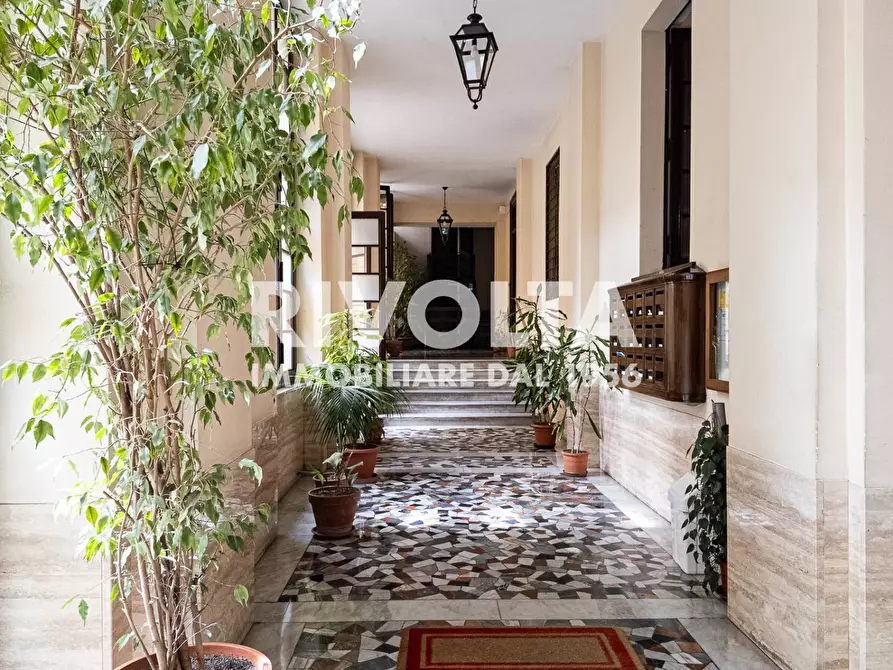 Immagine 5 di Appartamento in vendita  in Via Duilio a Roma