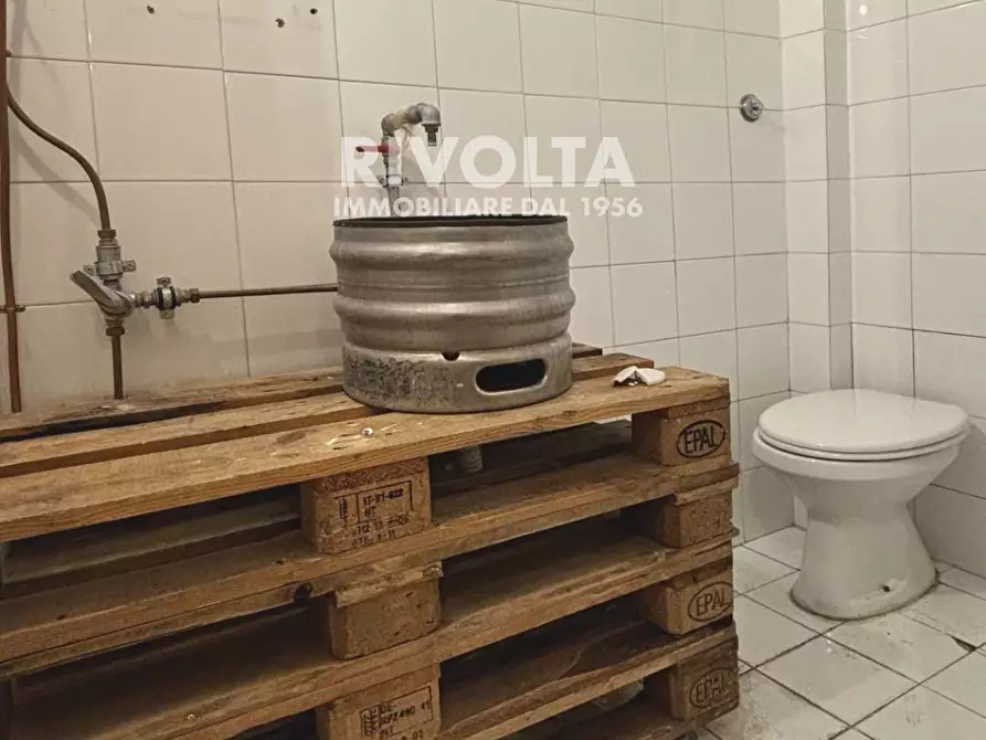 Immagine 11 di Locale commerciale in affitto  in Piazzale della Balduina a Roma