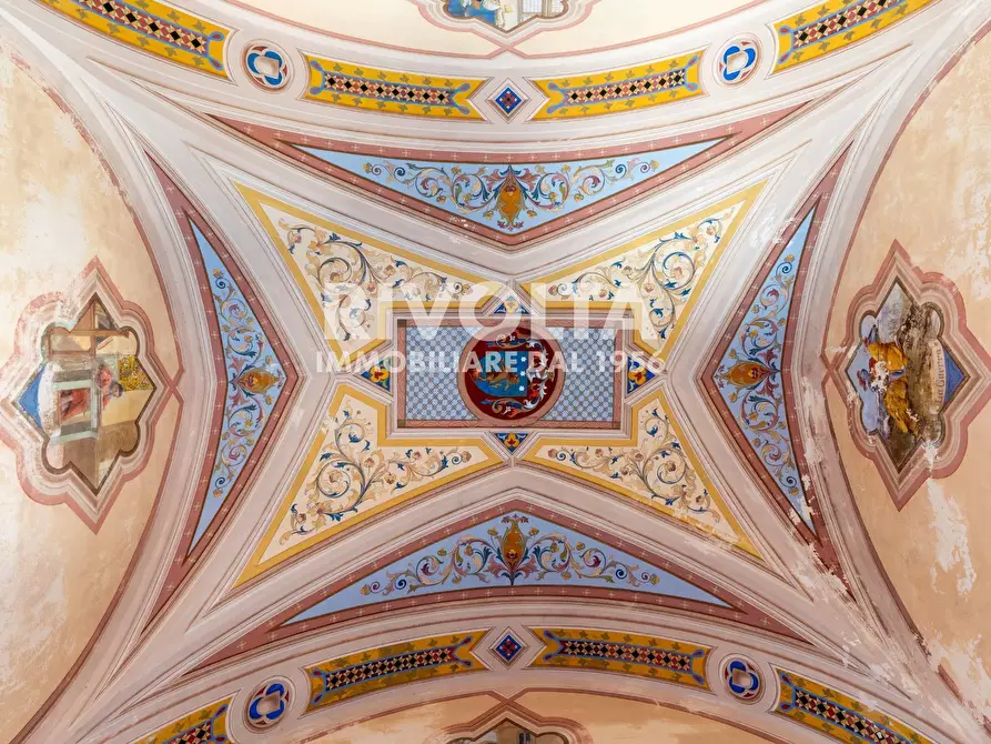 Immagine 10 di Castello in vendita  in Piazza Umberto I a Parabita