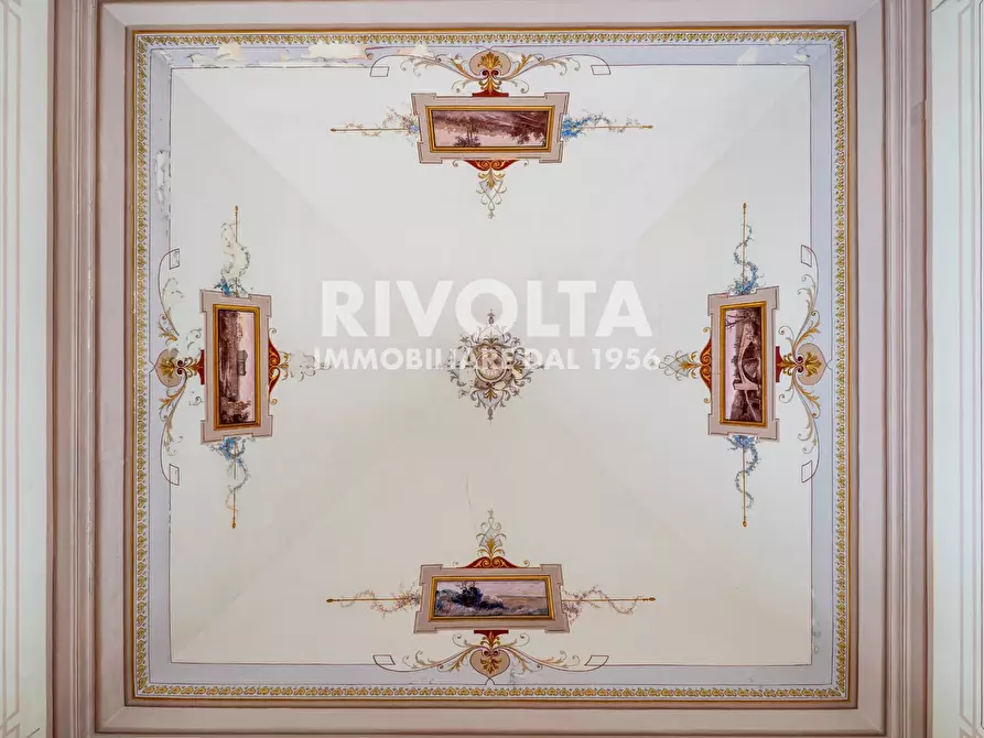 Immagine 19 di Castello in vendita  in Piazza Umberto I a Parabita