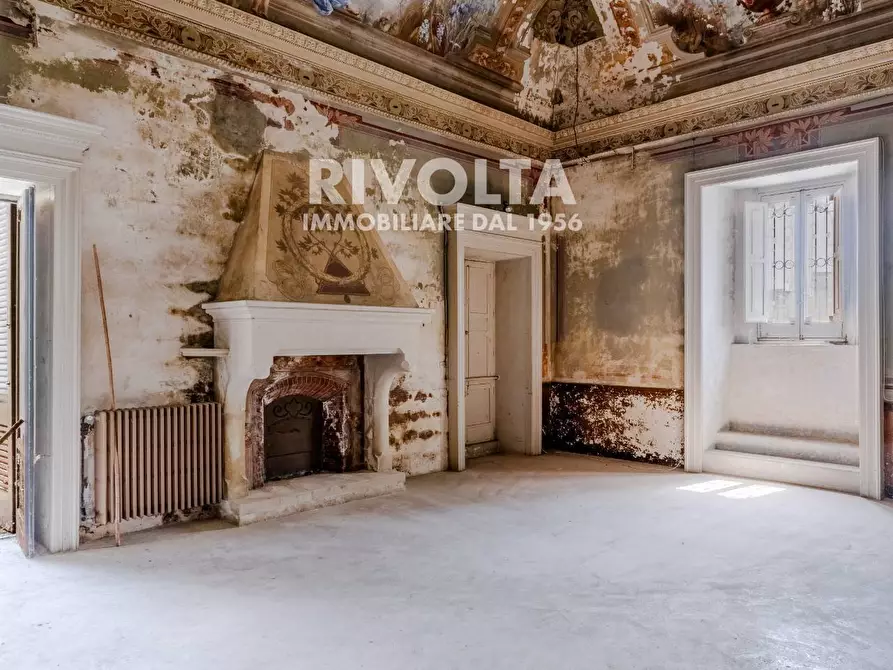 Immagine 23 di Castello in vendita  in Piazza Umberto I a Parabita