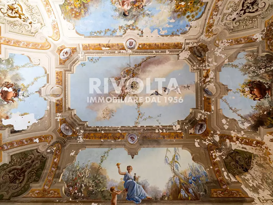 Immagine 24 di Castello in vendita  in Piazza Umberto I a Parabita