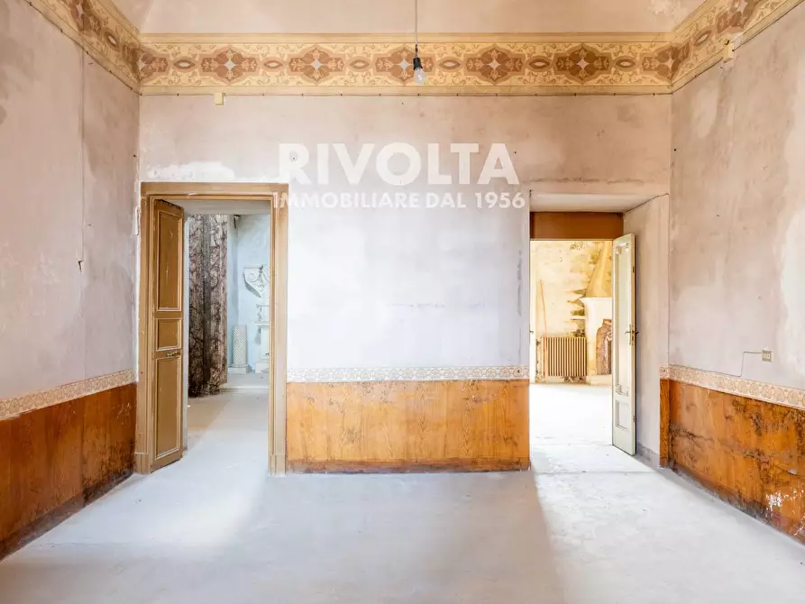 Immagine 25 di Castello in vendita  in Piazza Umberto I a Parabita