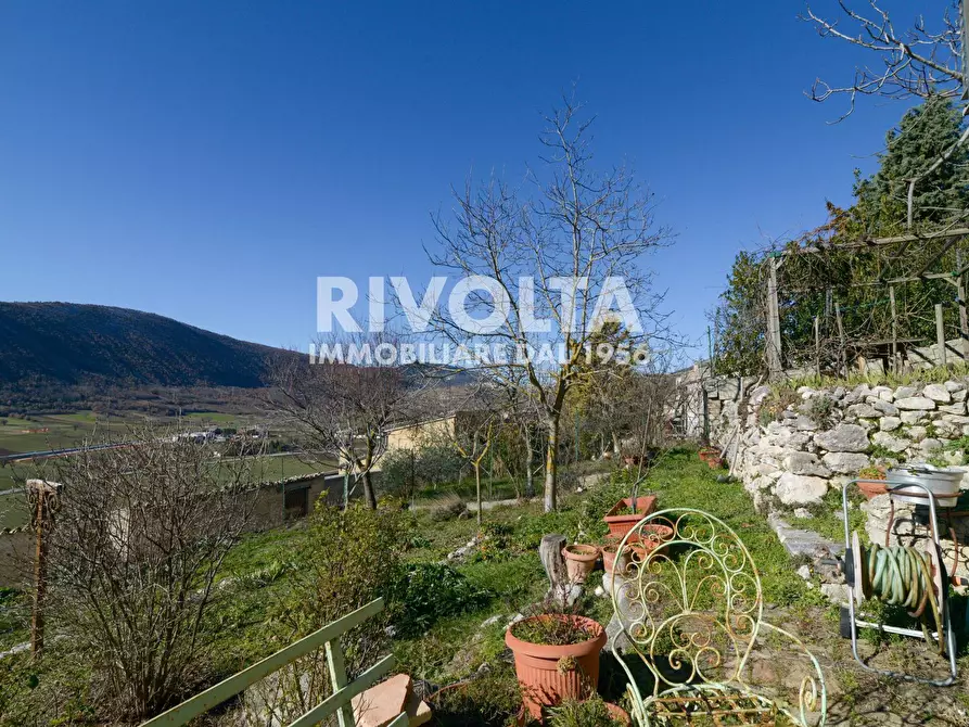 Immagine 12 di Villa in vendita  in via del riscatto a Navelli