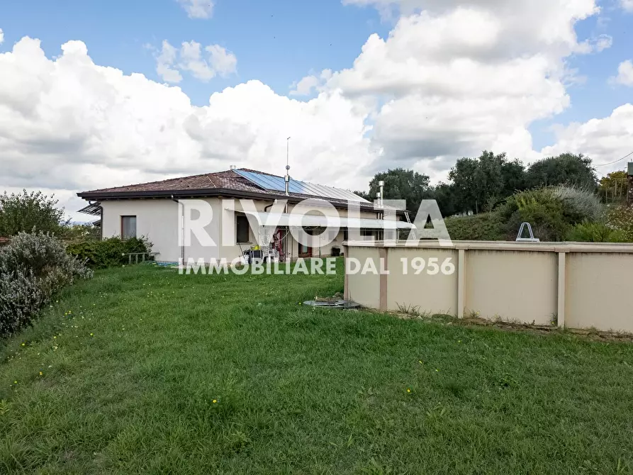 Immagine 4 di Villa in vendita  in Via Roane a Collevecchio