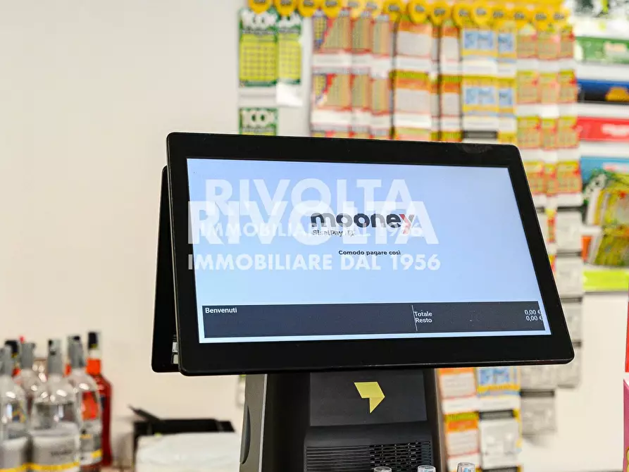 Immagine 24 di Attività commerciale in vendita  in Via Bravetta a Roma
