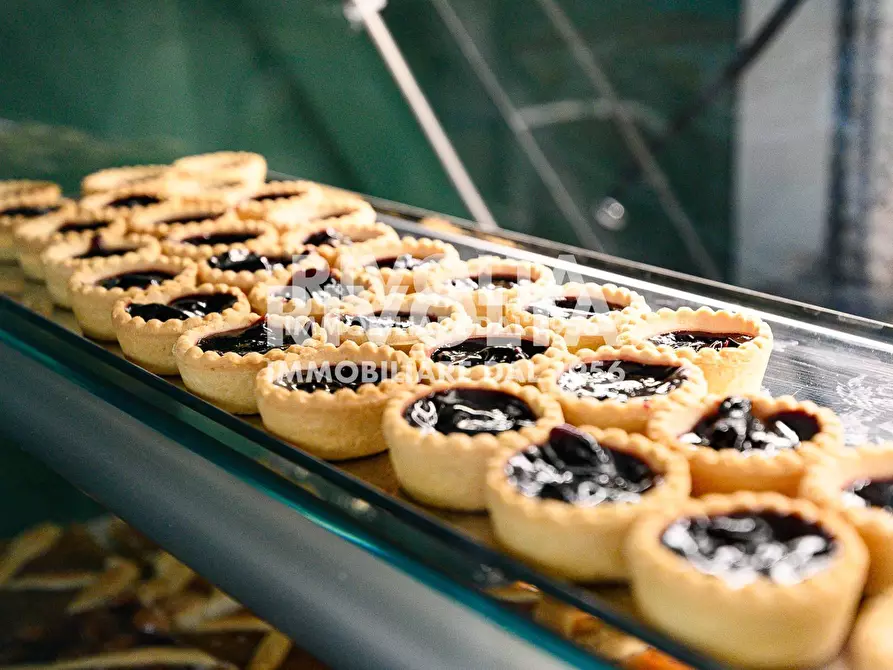 Immagine 26 di Attività commerciale in vendita  in Via Bravetta a Roma