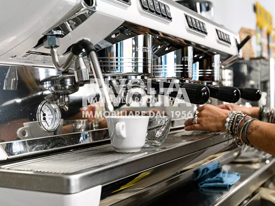 Immagine 28 di Attività commerciale in vendita  in Via Bravetta a Roma