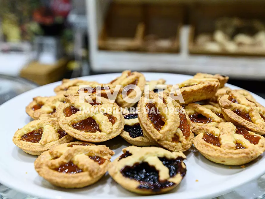 Immagine 12 di Attività commerciale in vendita  in Via San Pio V a Roma