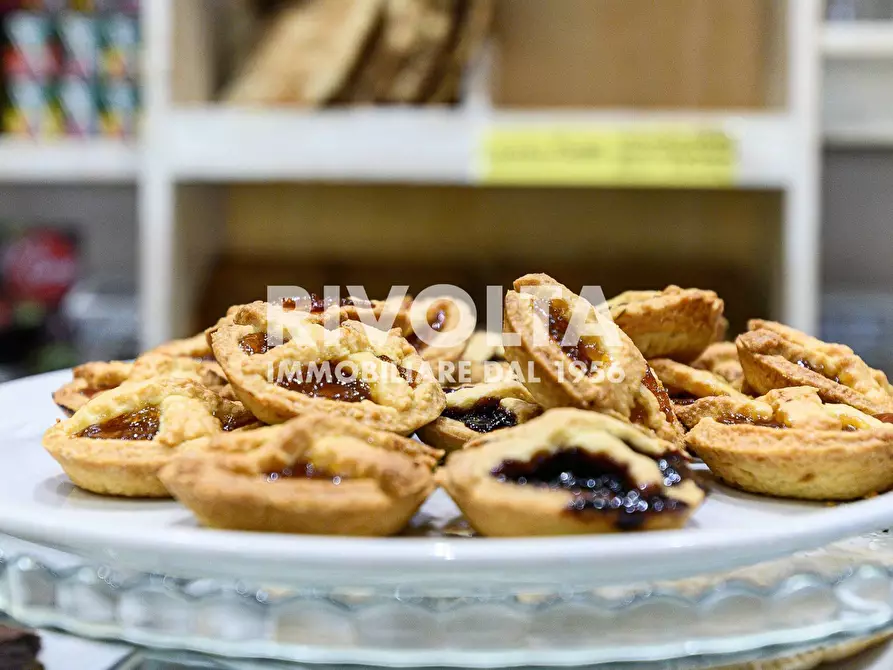 Immagine 13 di Attività commerciale in vendita  in Via San Pio V a Roma