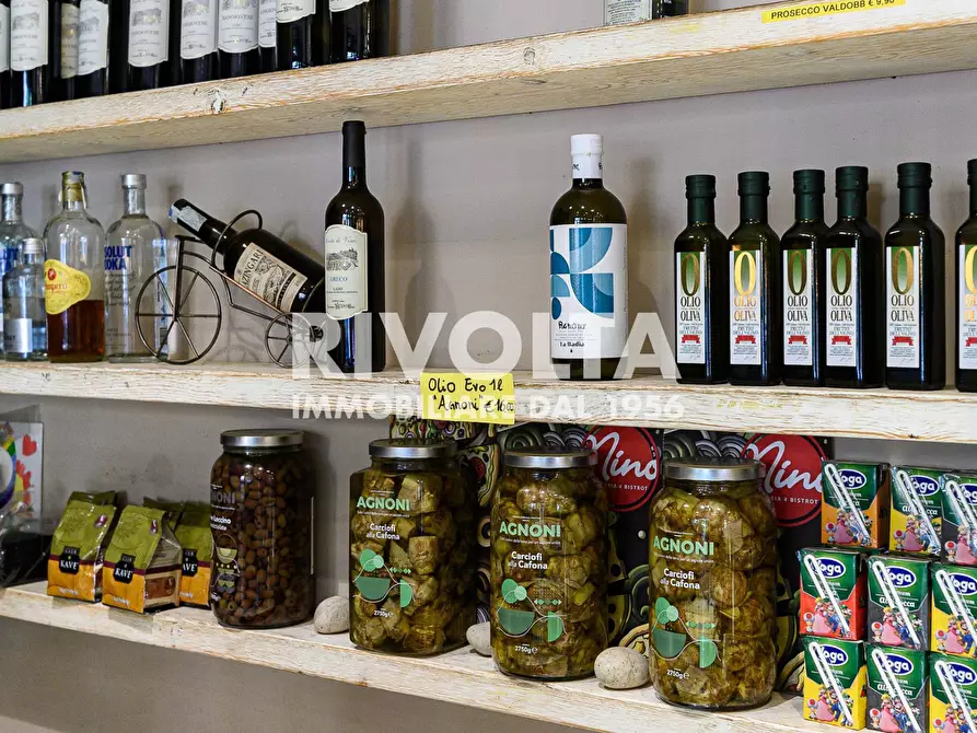 Immagine 15 di Attività commerciale in vendita  in Via San Pio V a Roma