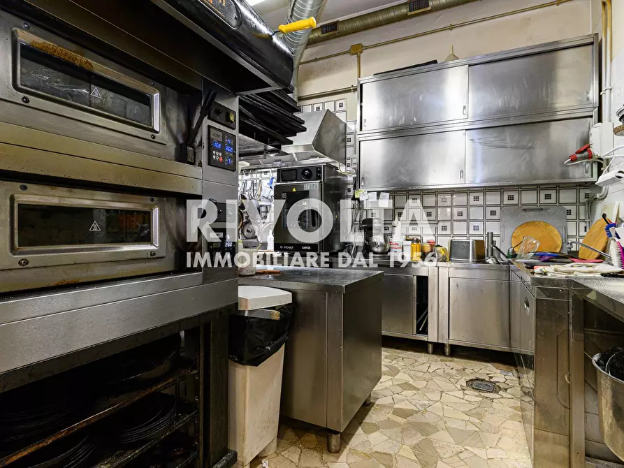 Immagine 18 di Attività commerciale in vendita  in Via San Pio V a Roma