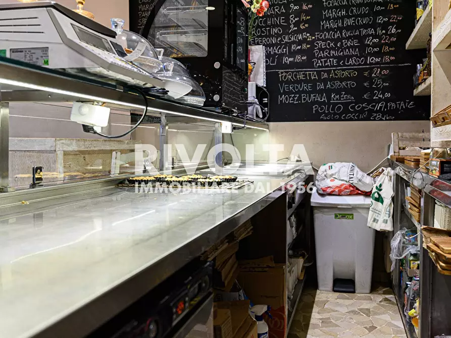 Immagine 30 di Attività commerciale in vendita  in Via San Pio V a Roma