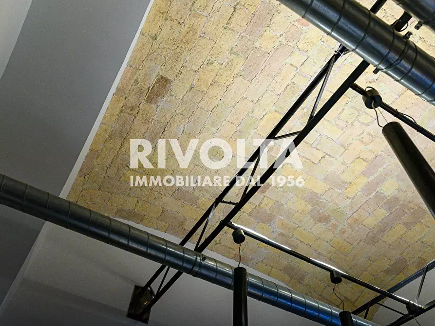 Immagine 25 di Locale commerciale in vendita  a Roma