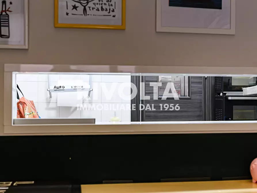 Immagine 26 di Locale commerciale in vendita  a Roma