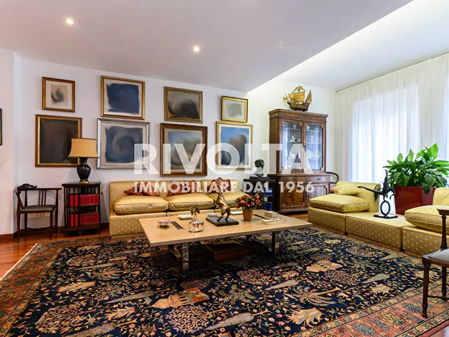 Immagine 5 di Appartamento in vendita  in Via Dei Giuochi Istmici a Roma