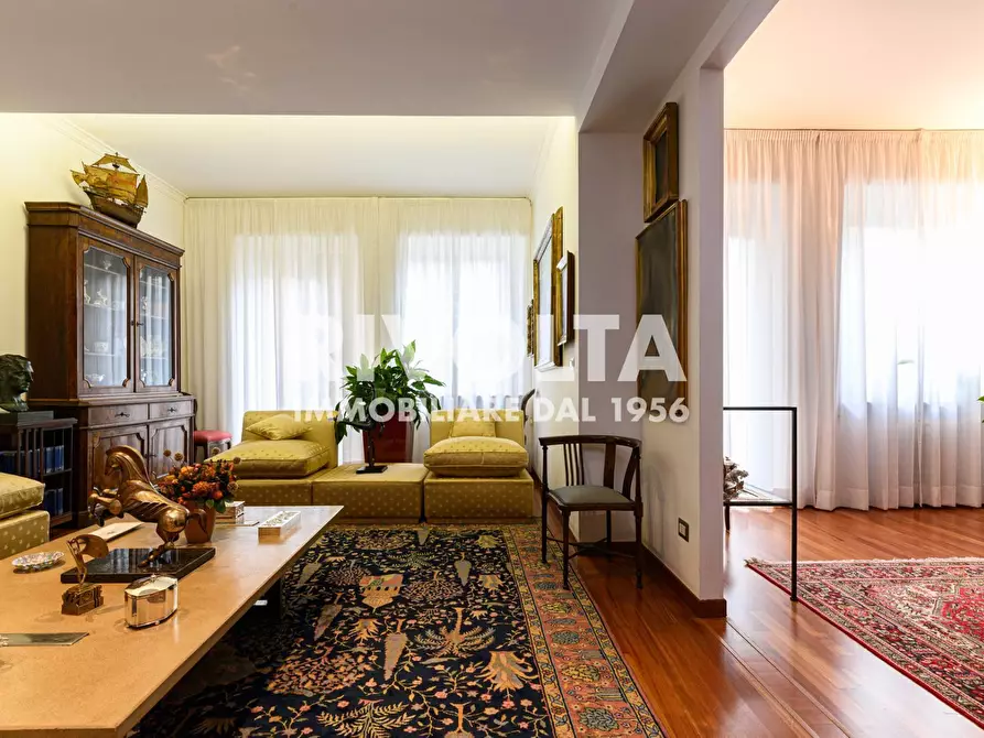 Immagine 7 di Appartamento in vendita  in Via Dei Giuochi Istmici a Roma