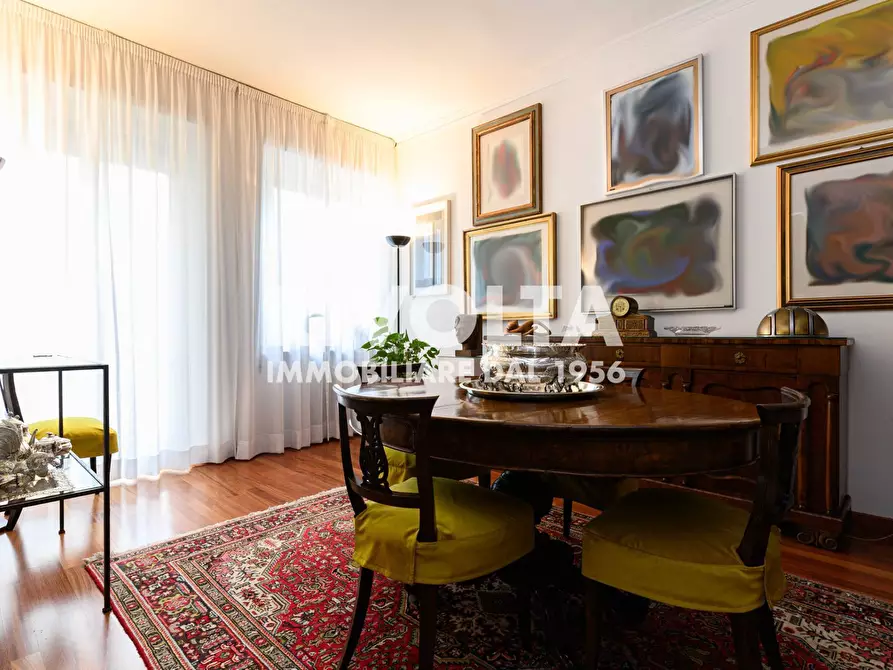 Immagine 10 di Appartamento in vendita  in Via Dei Giuochi Istmici a Roma