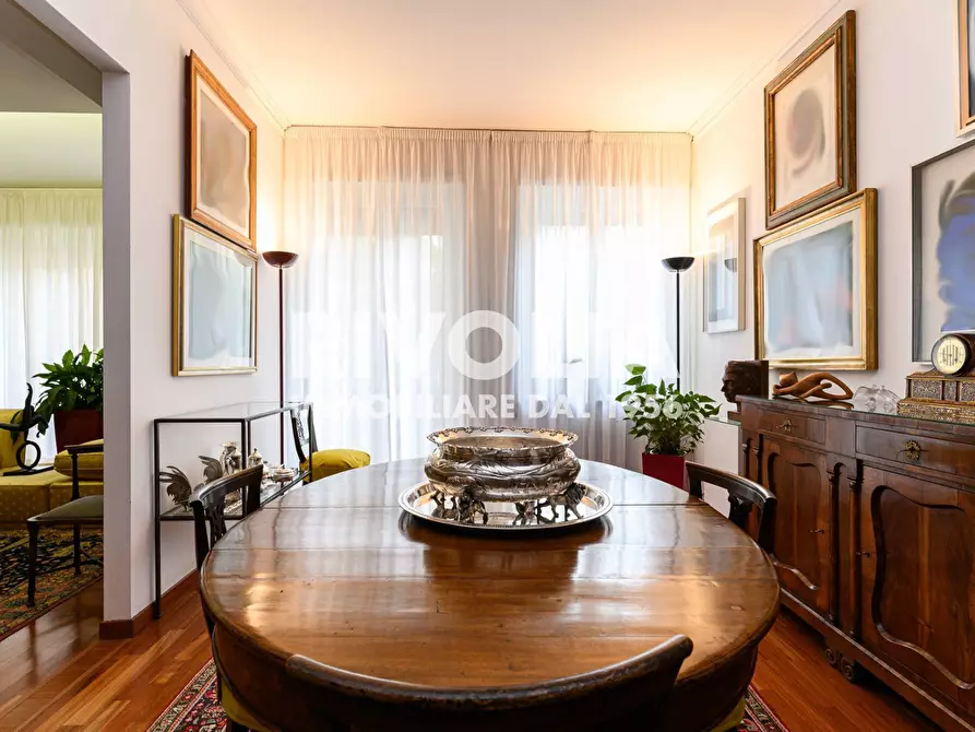 Immagine 11 di Appartamento in vendita  in Via Dei Giuochi Istmici a Roma