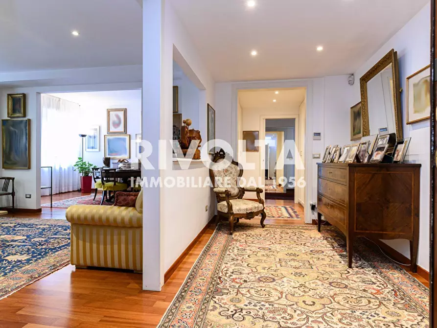 Immagine 2 di Appartamento in vendita  in Via Dei Giuochi Istmici a Roma