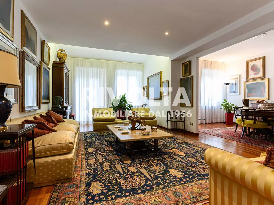 Immagine 3 di Appartamento in vendita  in Via Dei Giuochi Istmici a Roma