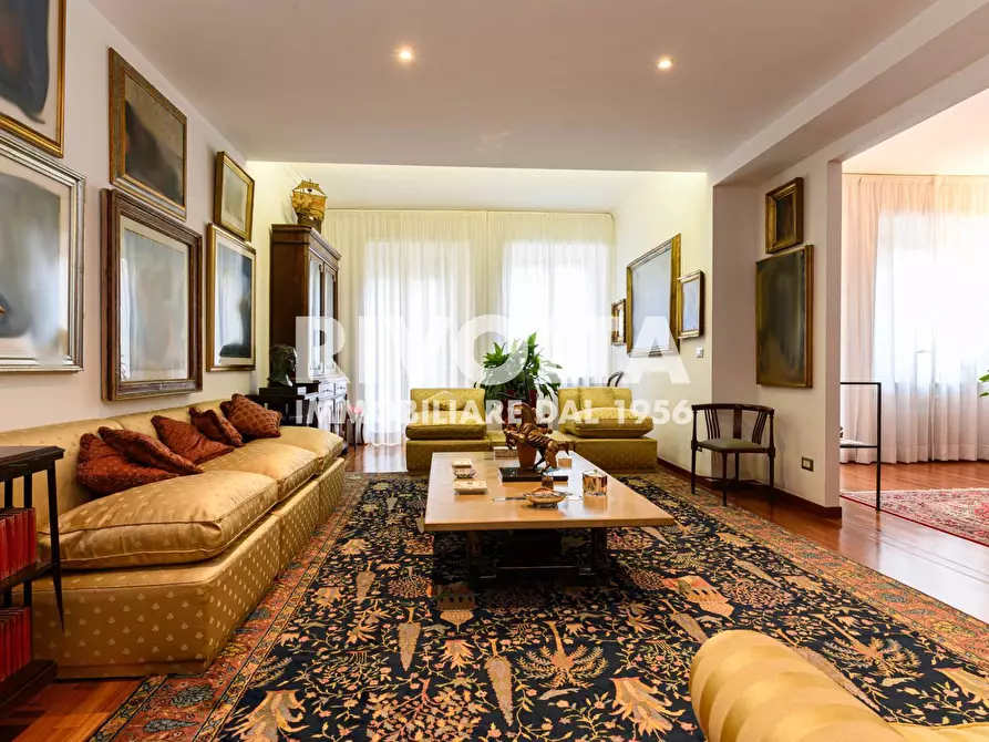 Immagine 4 di Appartamento in vendita  in Via Dei Giuochi Istmici a Roma