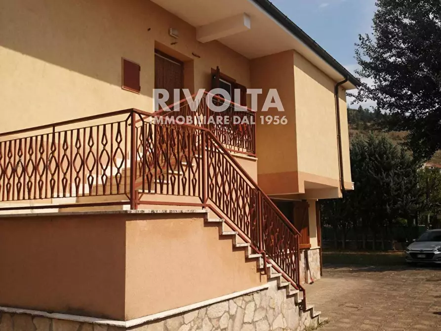 Immagine 5 di Villa in vendita  in Via Dei Cappuccini a Scurcola Marsicana