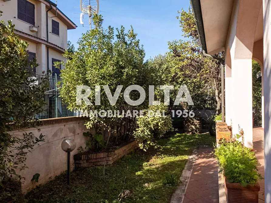 Immagine 30 di Villa in vendita  in Via Dei Redattori a Roma