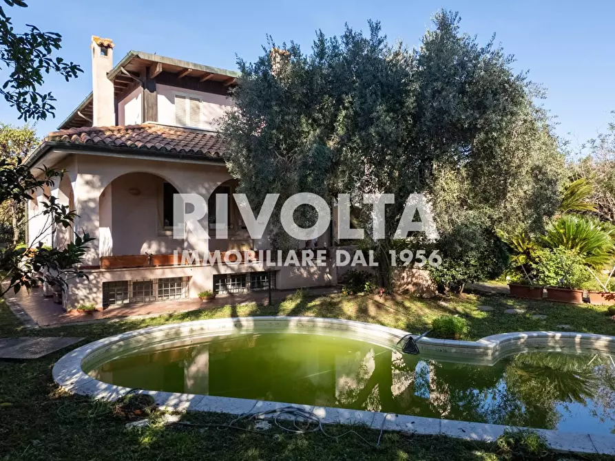 Immagine 1 di Villa in vendita  in Via Dei Redattori a Roma