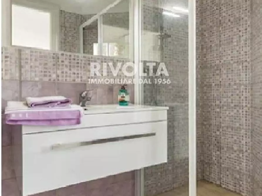 Immagine 10 di Appartamento in vendita  in piazza euclide a Roma