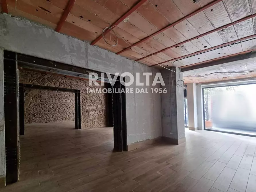 Immagine 2 di Locale commerciale in affitto  in Piazza Giuseppe Verdi a Roma