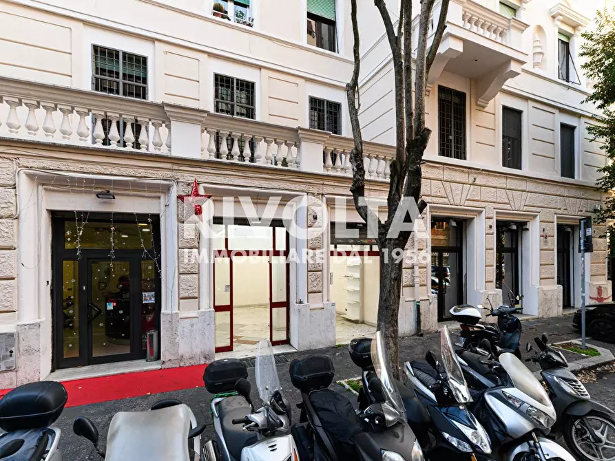 Immagine 2 di Locale commerciale in vendita  in Via Monte Pertica a Roma