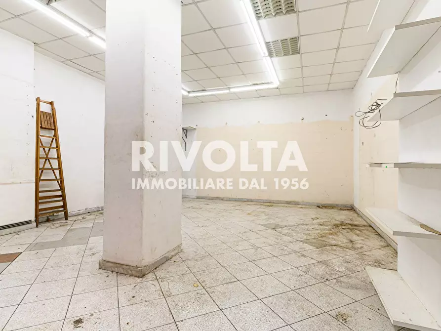 Immagine 4 di Locale commerciale in vendita  in Via Monte Pertica a Roma