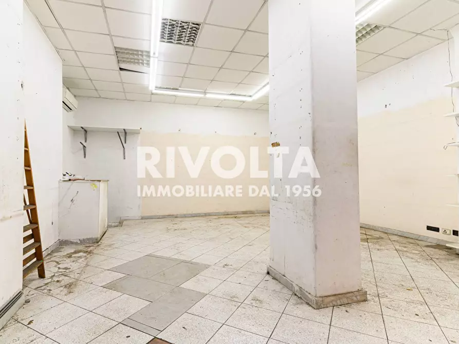 Immagine 5 di Locale commerciale in vendita  in Via Monte Pertica a Roma