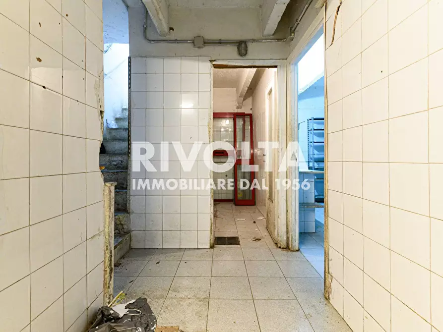 Immagine 9 di Locale commerciale in vendita  in Via Monte Pertica a Roma