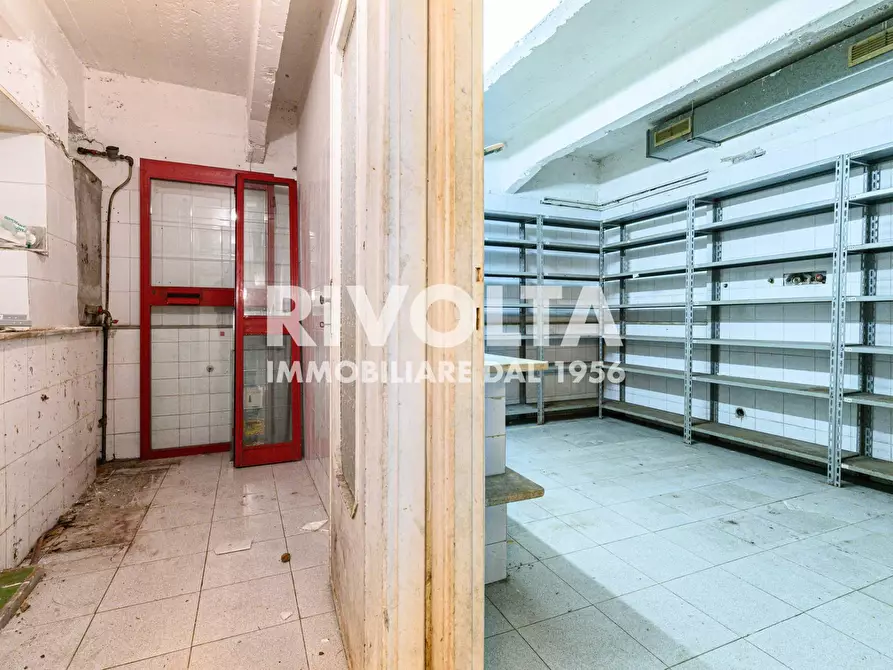 Immagine 10 di Locale commerciale in vendita  in Via Monte Pertica a Roma